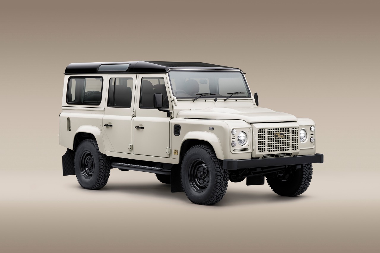 初代『ディフェンダー』に“室町”の名を持つ日本限定の特別仕様車“WORKS V8 MUROMACHI EDITION”