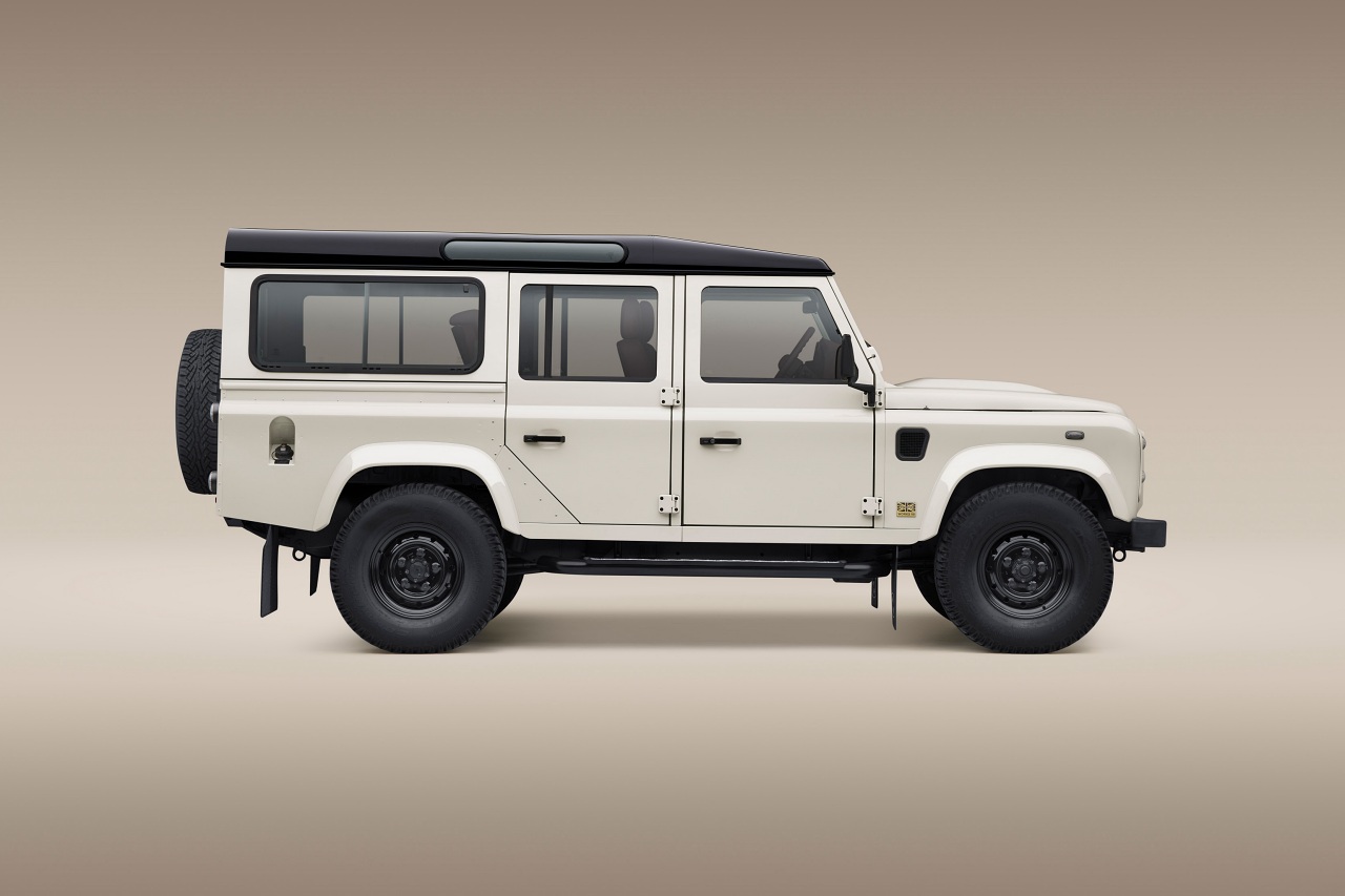 初代『ディフェンダー』に“室町”の名を持つ日本限定の特別仕様車“WORKS V8 MUROMACHI EDITION”