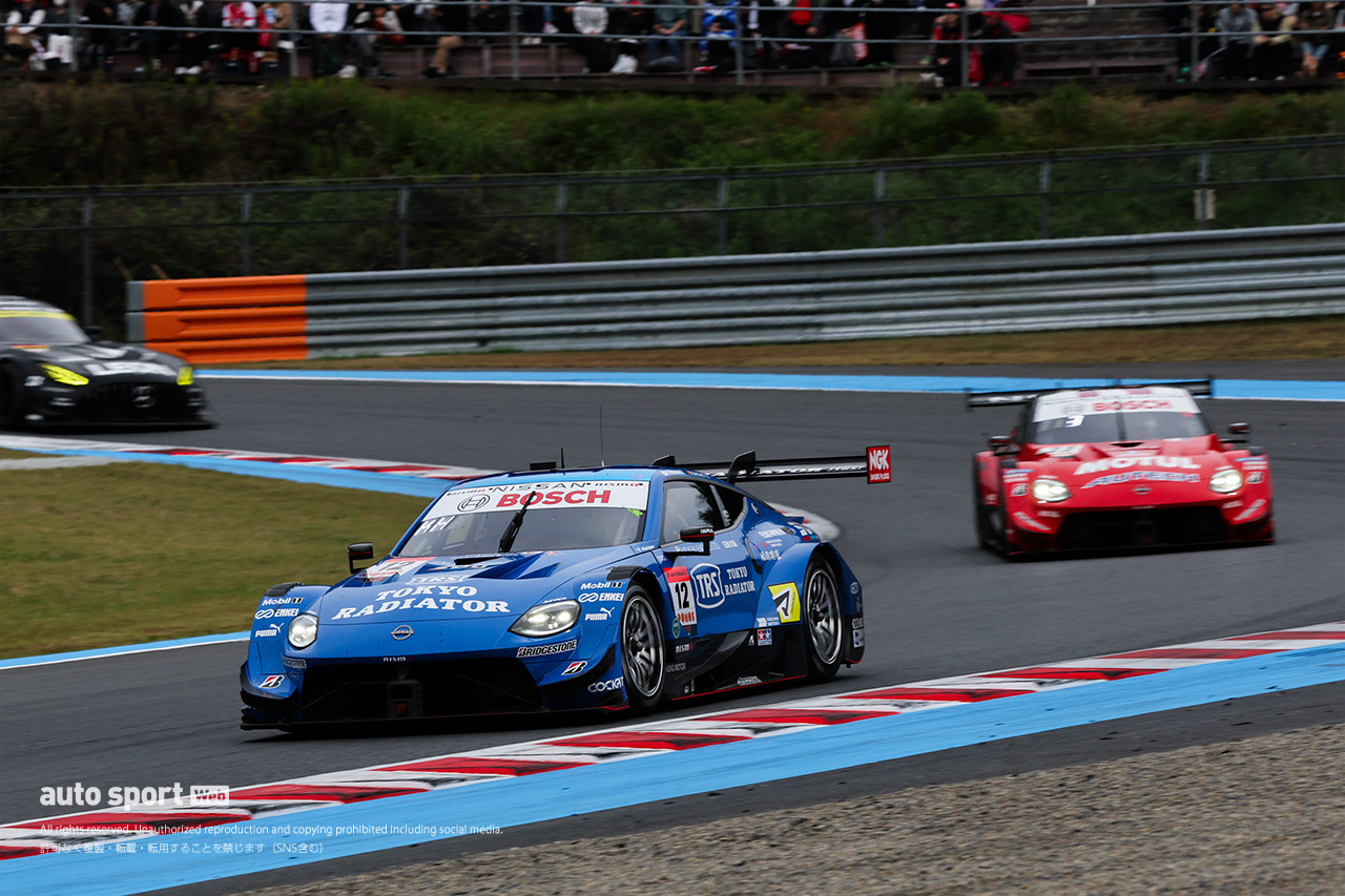 TRS IMPUL with SDG Z（平峰一貴／ベルトラン・バゲット）とMOTUL AUTECH Z（千代勝正／高星明誠）