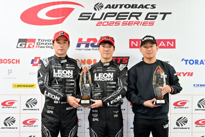 フルプッシュに終始し「状況は把握できていなかった」と蒲生。チェッカー後に安堵【スーパーGT第8戦GT300チャンピオン会見】