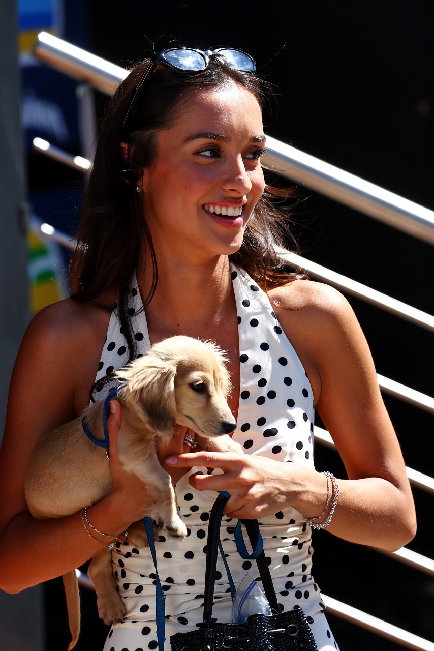 シャルル・ルクレール(フェラーリ)のガールフレンドのアレクサンドラ・サン・ムルーさん