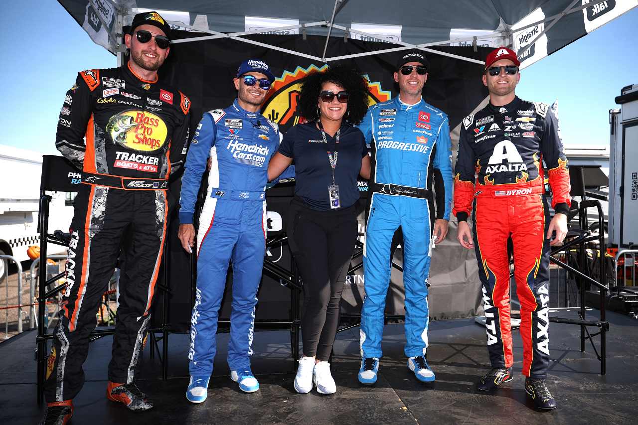 ポール発進のハムリンは残り4周で“虚無”の惜敗。逆転ラーソンが自身2度目の王者に／NASCAR最終戦