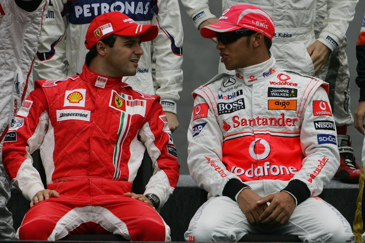 フェリペ・マッサ（フェラーリ）とルイス・ハミルトン（マクラーレン）