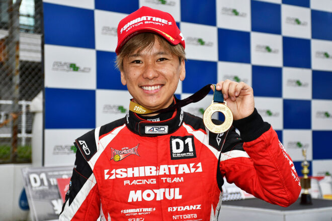 蕎麦切が今季2勝目で選手権をリード。第8戦は親子対決を制した中村直樹が優勝/D1オートポリス