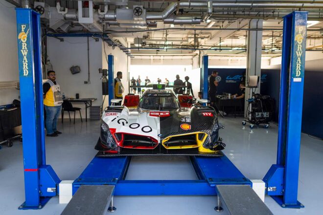 BMW Mハイブリッド V8