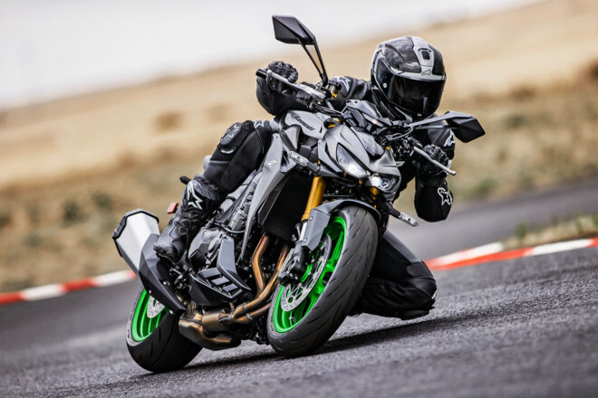 カワサキ、新型スーパーネイキッド『Z1100／Z1100 SE』を日本導入へ。2026年2月より発売