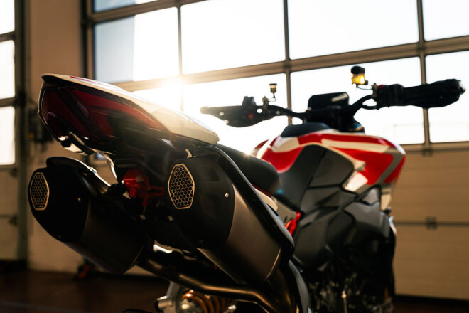 ドゥカティ、新エンジンを搭載した新型『ハイパーモタード V2／V2 SP』をEICMA2025で発表