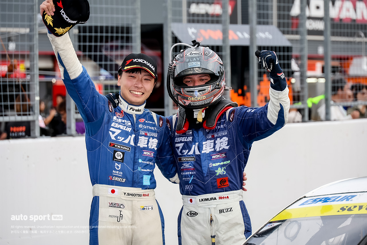 塩津佑介がスーパーGT最終戦で掴んだ“初勝利”「玉中監督とGAINERに感謝。MC86で勝てて本当に良かった」