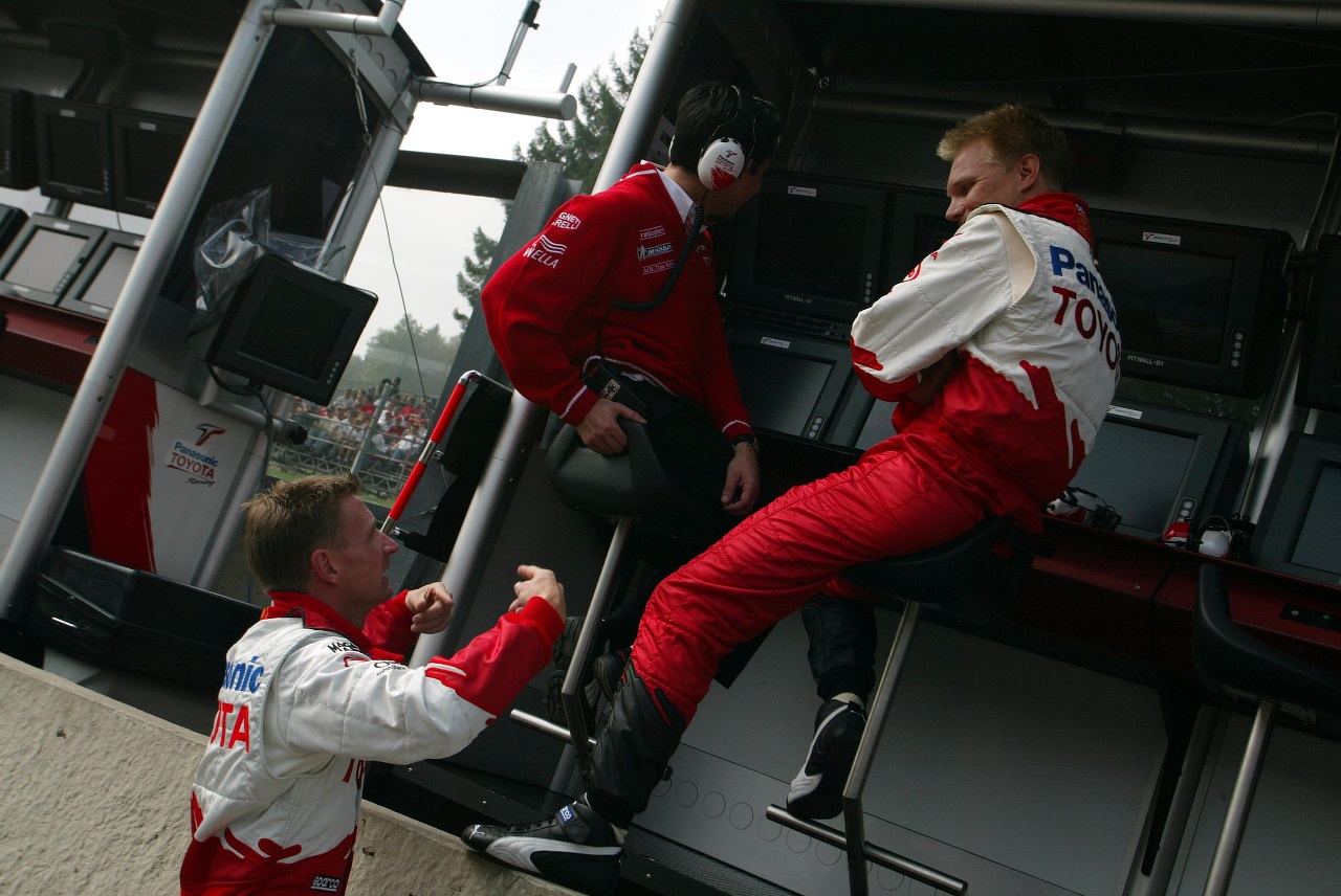 ミカ・サロとアラン・マクニッシュ(トヨタ)