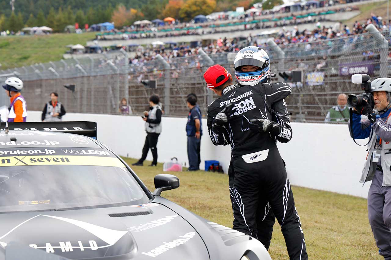 蒲生尚弥と菅波冬悟（LEON PYRAMID AMG）