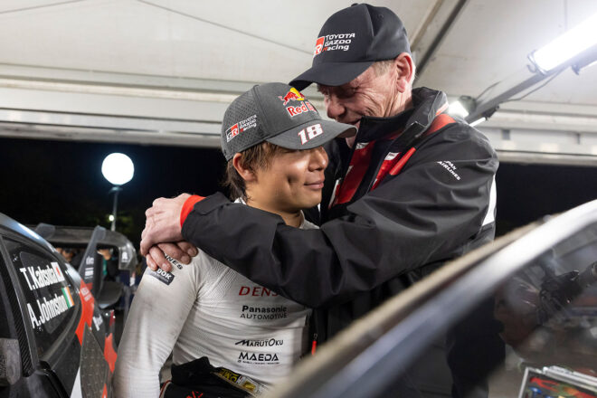 勝田貴元とユハ・カンクネン代表代行（TOYOTA GAZOO Racingワールドラリーチーム）