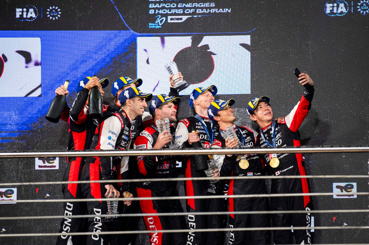 トヨタが好機を逃さず2年ぶりの1-2達成。フェラーリはダブルタイトル獲得で強さ示す【WEC第8戦決勝後半レポート】