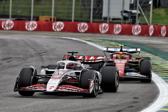 エステバン・オコン（ハース）＆ルイス・ハミルトン（フェラーリ）