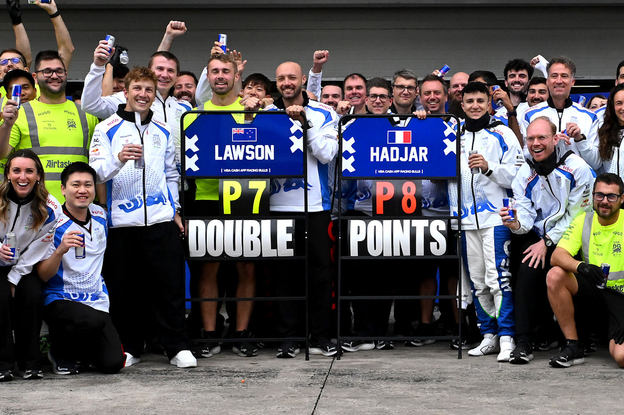 リアム・ローソンの7位とアイザック・ハジャーの8位を祝うレーシングブルズ