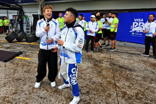 リアム・ローソンとアイザック・ハジャー（レーシングブルズ）