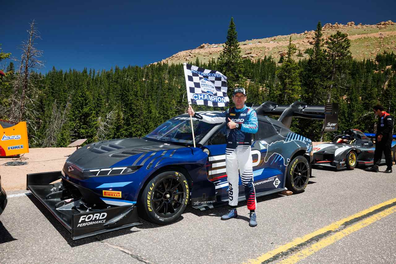 ロマン・デュマがフォード・ラプターT1+を試乗「?マークだらけ（笑）」でバハ1000とダカールへ