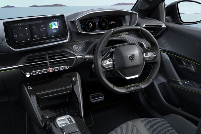 プジョー、主軸ハッチ『208』に最新のパワートレインを搭載した“GT Hybrid”を追加設定