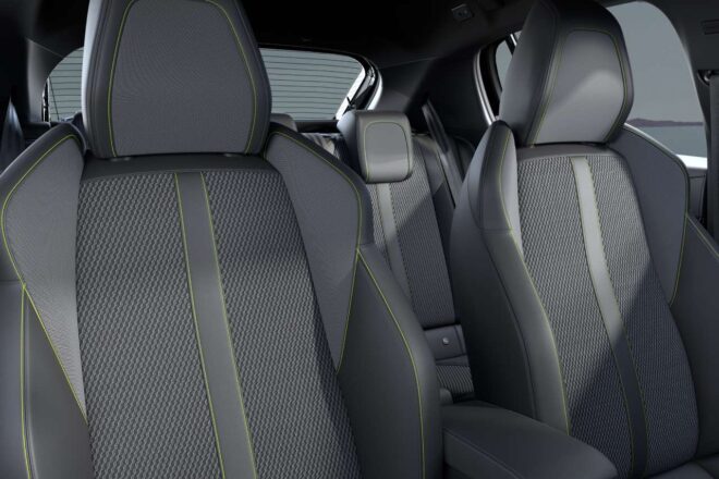 プジョー、主軸ハッチ『208』に最新のパワートレインを搭載した“GT Hybrid”を追加設定