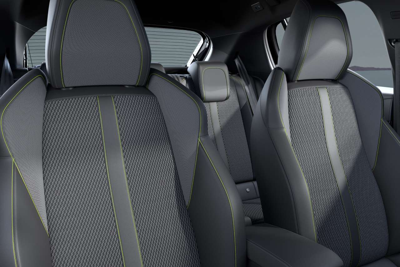 プジョー、主軸ハッチ『208』に最新のパワートレインを搭載した“GT Hybrid”を追加設定