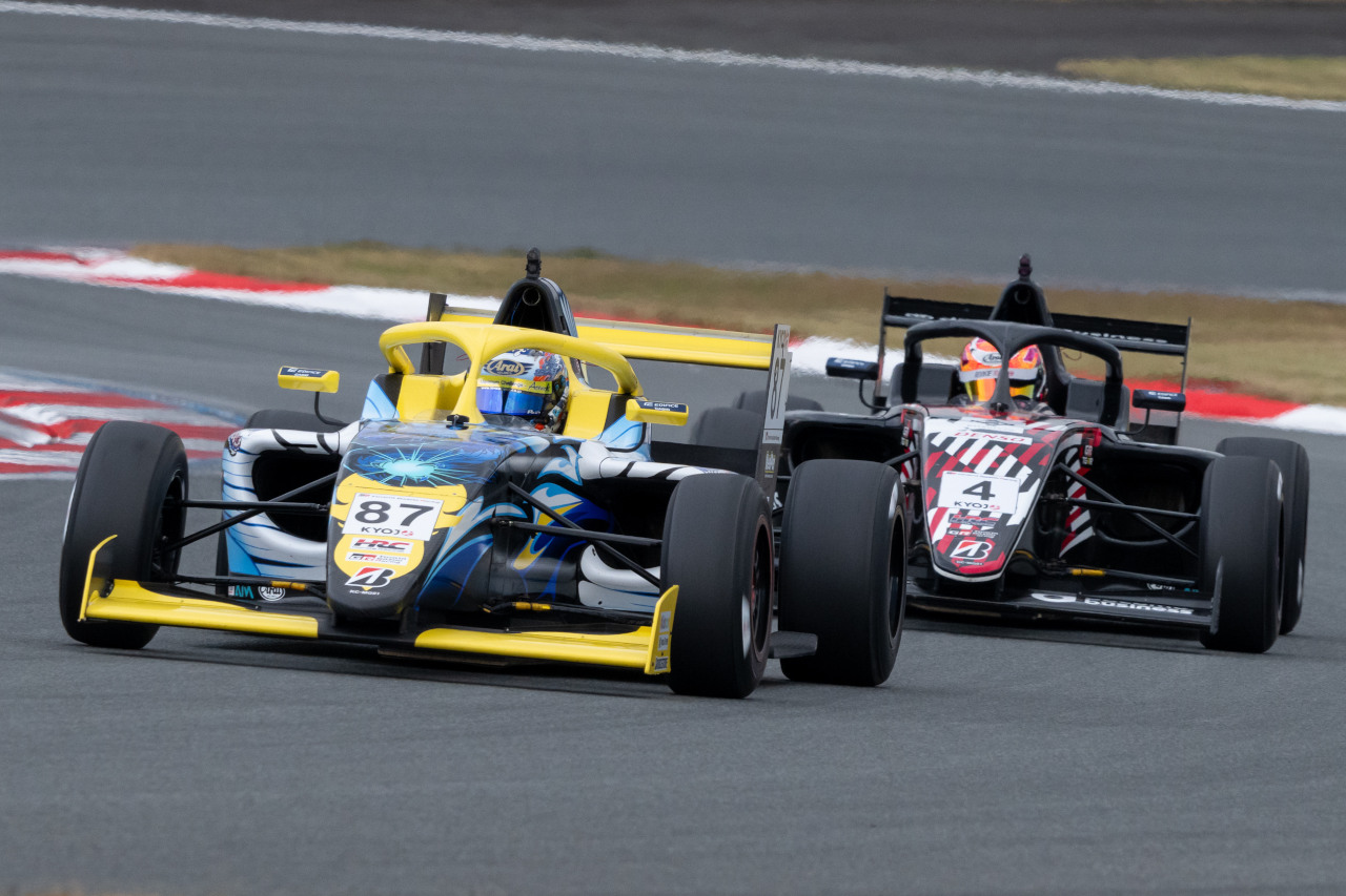 2025年KYOJO CUP第5戦　山本龍（ARF☆おさきにどうぞ☆KC-MG01）と平川真子（docomo business ROOKIE KC-MG01）