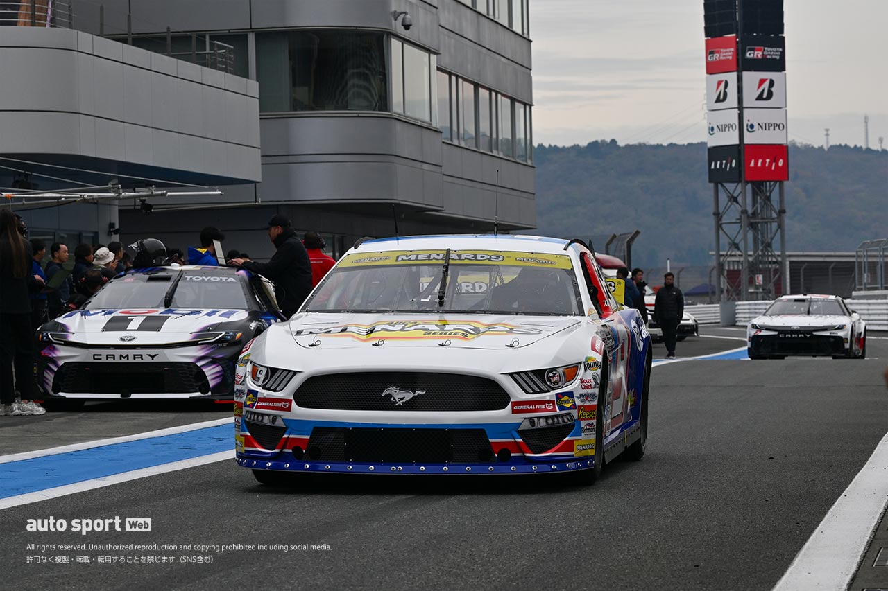 NASCARが富士スピードウェイに見参！ 11月14日のスーパー耐久第7戦富士でのデモランに向け専有走行に臨む