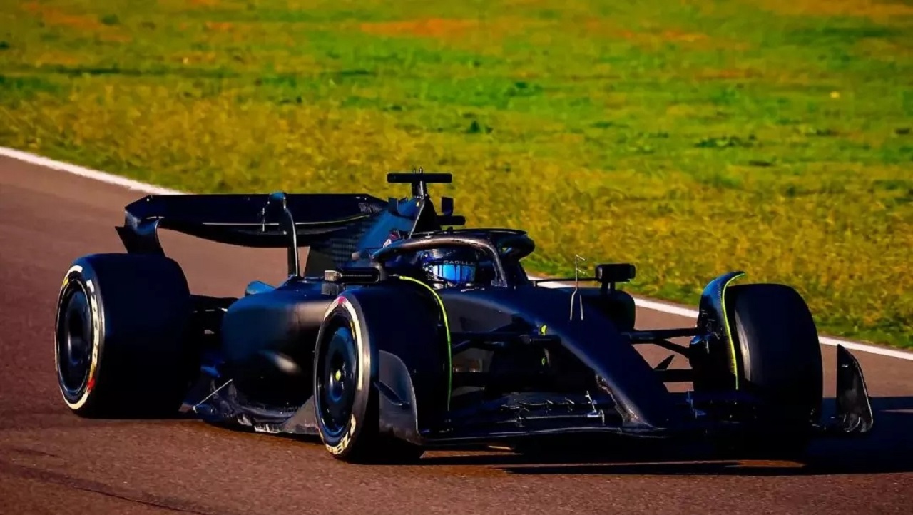 キャデラックのセルジオ・ペレス（フェラーリSF-23）