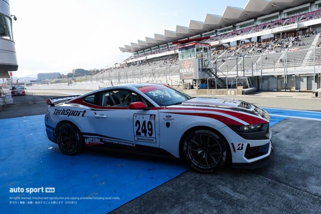 エンジンがかからない！ スーパー耐久第7戦富士のST-USAクラスに登場したマスタング・ダークホースRがトラブルを乗り越え予選に復活
