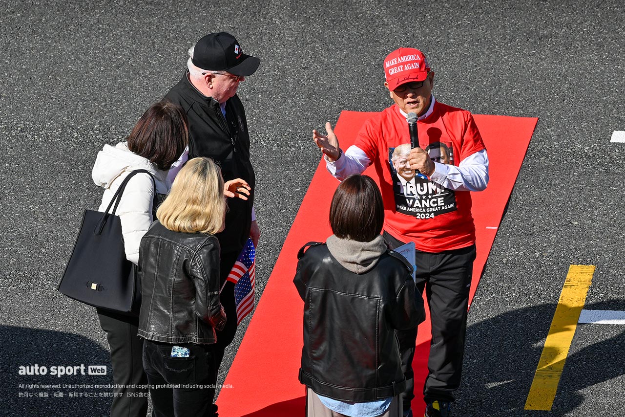 6台のNASCARマシンが富士スピードウェイでゼロ距離＆ド派手ショーラン。モリゾウとグラス駐日米国大使がフォードで先導