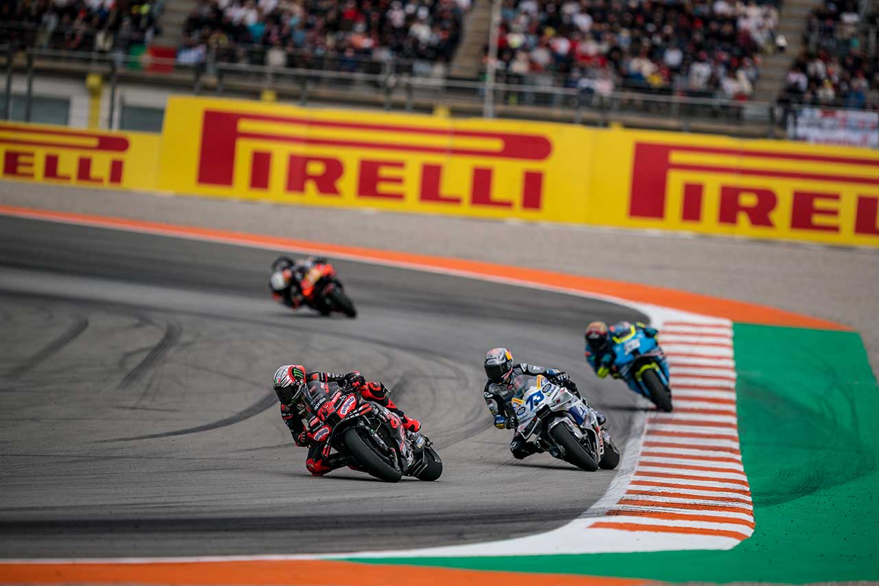 最終レースはベゼッチが3勝目を挙げ、ラウルとアプリリア1-2。転倒とトラブル多発で7台リタイア／MotoGP第22戦バレンシアGP
