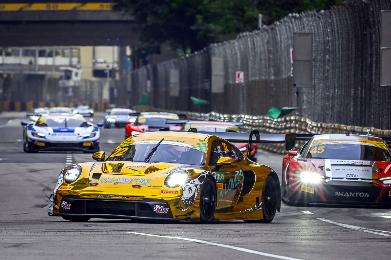 フェラーリ、FIA GTワールドカップ初優勝。マカオでアントニオ・フォコが躍動、予選からトップ譲らず完勝