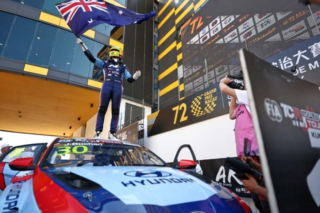 初戦決着でジロラミ今季3勝目、3位表彰台のエルラシェールが3度目の王座獲得／TCRワールドツアー最終戦マカオ