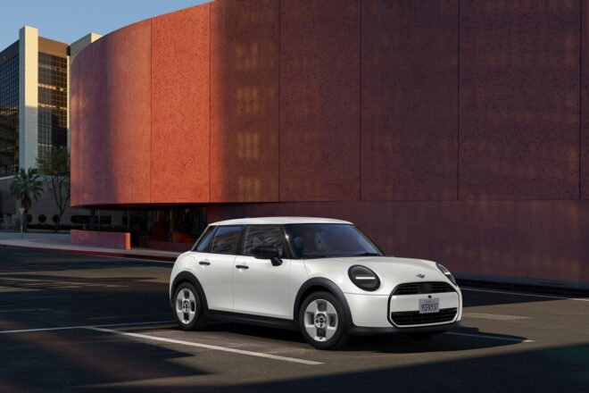 ミニ、基幹モデル『クーパー3ドア／5ドア』に装備厳選で身近な価格設定の“C SELECT”を追加設定