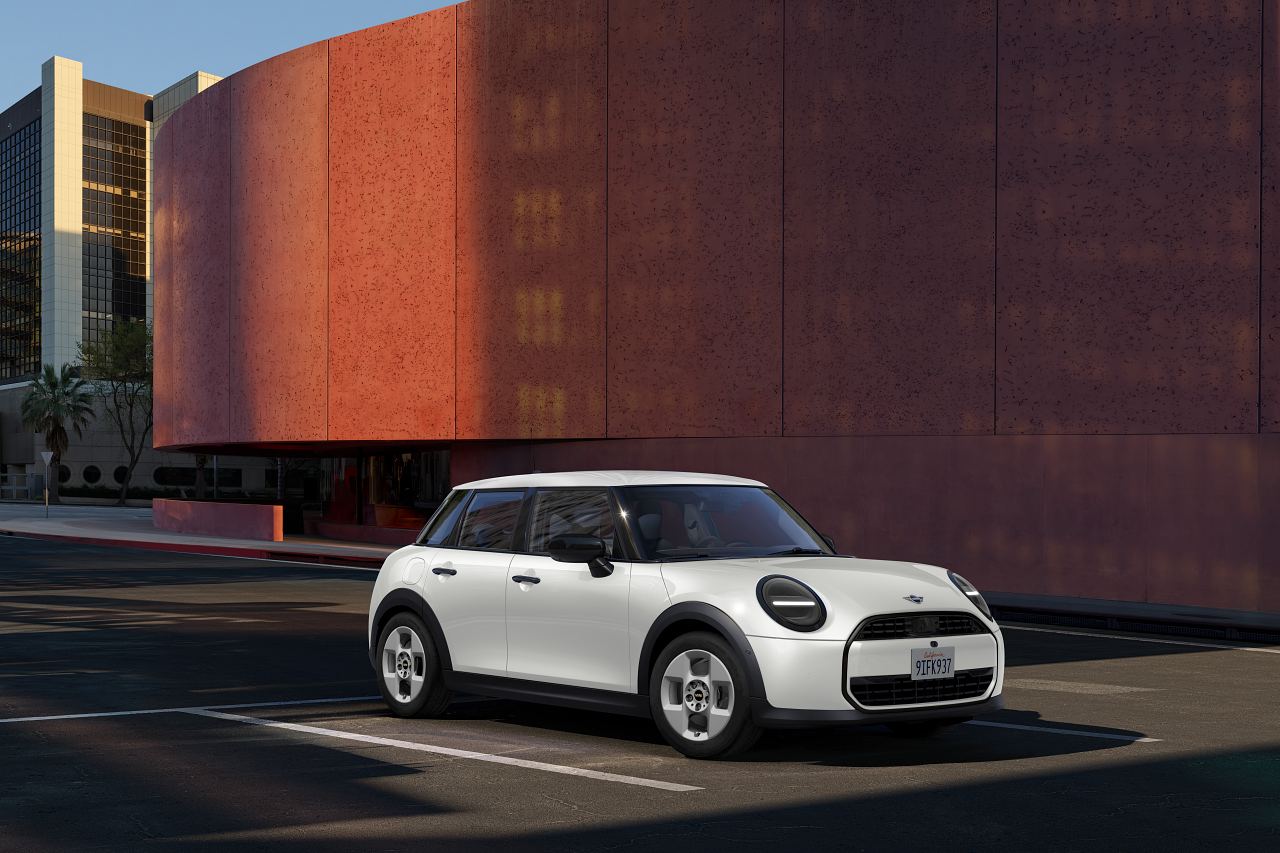 ミニ、基幹モデル『クーパー3ドア／5ドア』に装備厳選で身近な価格設定の“C SELECT”を追加設定