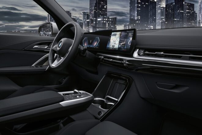 BMW、コンパクトSAV『X1』にブラックをテーマにした精悍な佇まいの限定車“Edition Shadow”を導入