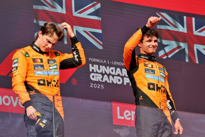 優勝したランド・ノリスと2位オスカー・ピアストリ（マクラーレン）