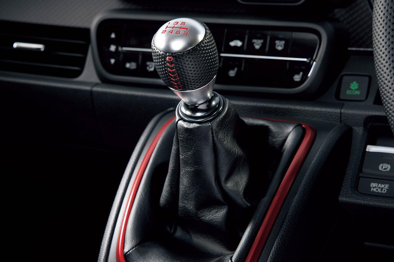 ホンダ『N-ONE』が一部改良。RSを6速MT専用化、特別タコメーターやシフトインジケーターも装備