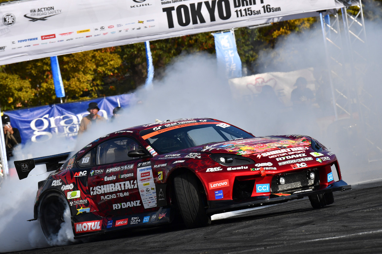 第10戦を藤野が制して1ポイント差で3度目のチャンピオンに輝く。第9戦は中村直樹が優勝／D1GPお台場