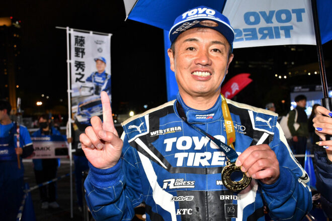 第10戦を藤野が制して1ポイント差で3度目のチャンピオンに輝く。第9戦は中村直樹が優勝／D1GPお台場