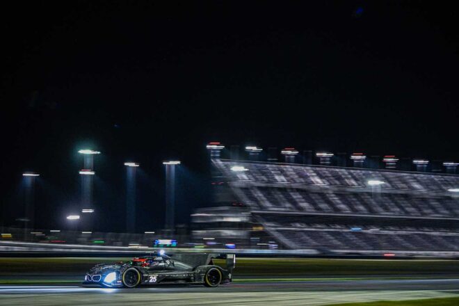 BMW Mハイブリッド V8