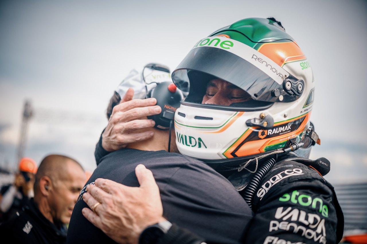 フェリペ・マッサが初ポール奪取、リカルド・マウリシオが初開催ナイトレースで連勝／SCB第10戦