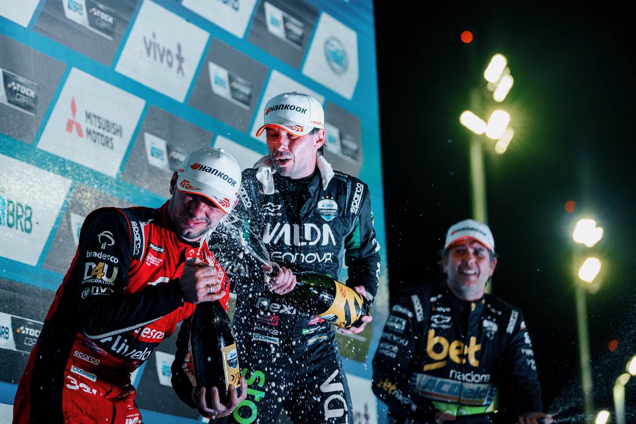 フェリペ・マッサが初ポール奪取、リカルド・マウリシオが初開催ナイトレースで連勝／SCB第10戦