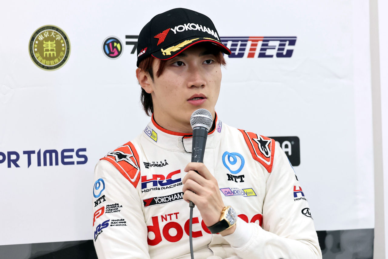 今季初優勝の野尻智紀、ランキングで先行する僚友の岩佐歩夢が出遅れ、微妙な位置関係に「僕がちょっと引くみたいな話も」【SF第11戦鈴鹿決勝会見】