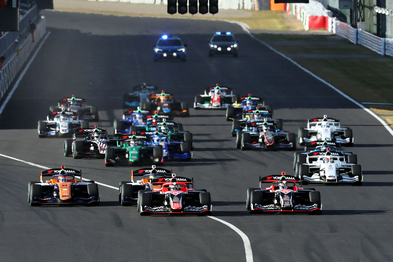 今季初優勝の野尻智紀、ランキングで先行する僚友の岩佐歩夢が出遅れ、微妙な位置関係に「僕がちょっと引くみたいな話も」【SF第11戦鈴鹿決勝会見】