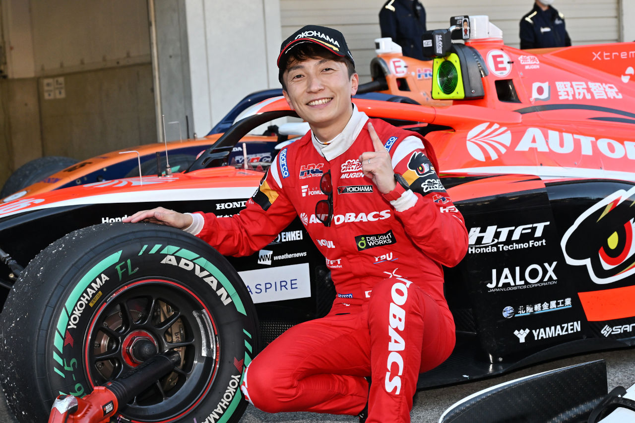 今季初優勝の野尻智紀、ランキングで先行する僚友の岩佐歩夢が出遅れ、微妙な位置関係に「僕がちょっと引くみたいな話も」【SF第11戦鈴鹿決勝会見】