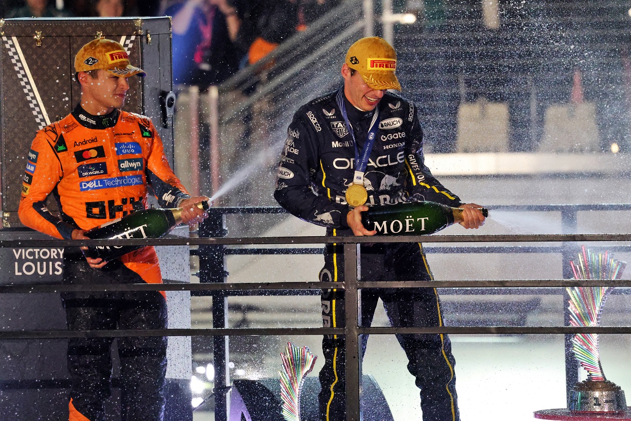 優勝したマックス・フェルスタッペン（レッドブル）と2位でフィニッシュしたランド・ノリス（マクラーレン）