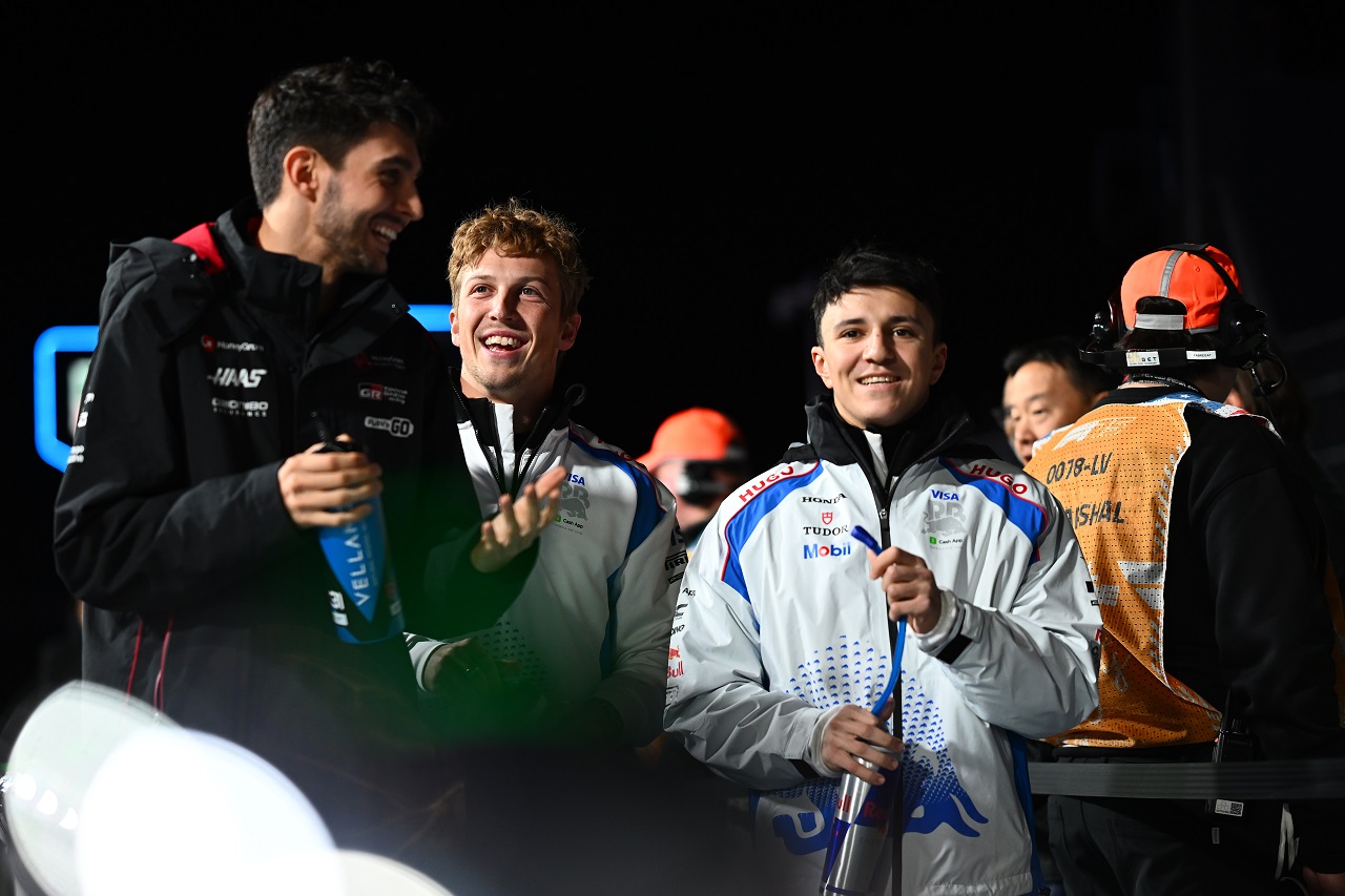 AE[\ƃACUbNEnW[i[VOuYj