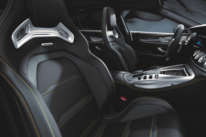 メルセデスAMG、旗艦『GT』の4ドアクーペに集大成となる2種類の限定車“Final Edition”を導入