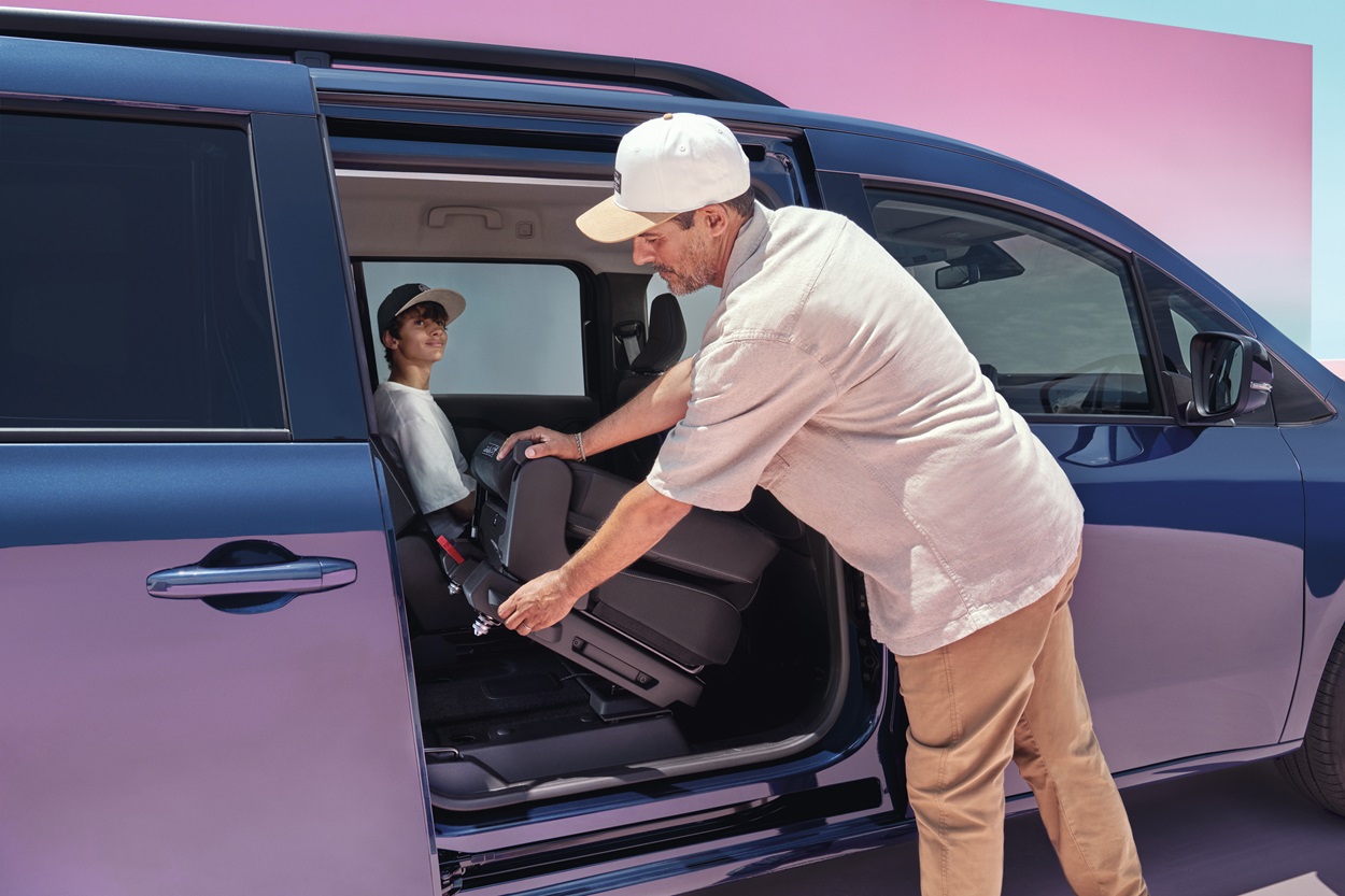 3列7人乗り『ルノー・グランカングー』発表。多彩なシートアレンジを実現した特別仕様車