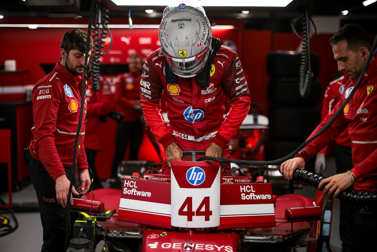 気落ちしたハミルトンに信頼を寄せるフェラーリF1代表「レース直後に感情的になるのはごく普通のこと」／ラスベガスGP