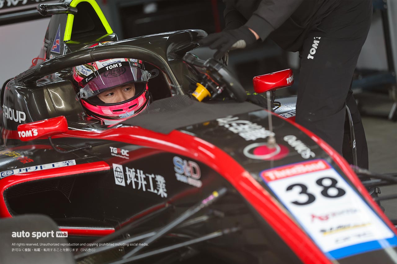 現役SFドライバーたち3名がもてぎでスーパーフォーミュラ・ライツをドライブ「ひさびさに乗ると難しい」